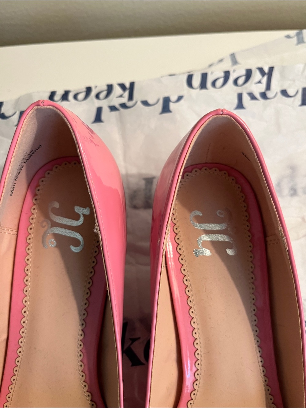 Juicy Couture Pink Patent leather like new Pointed Toe Bow Pumps used 2 times - Picture 4 of 5